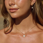 Weiße Blütenblatt-Halskette