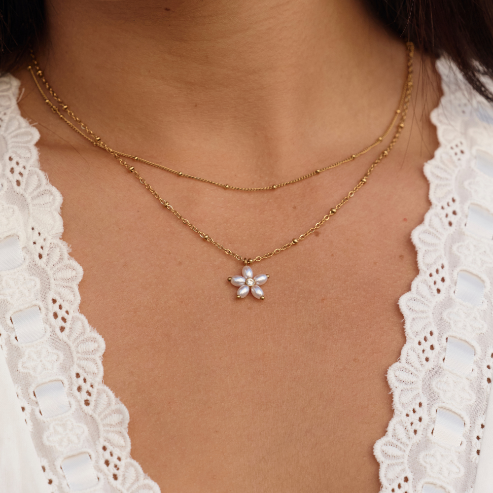 White Flower Pearl Pendant Necklace